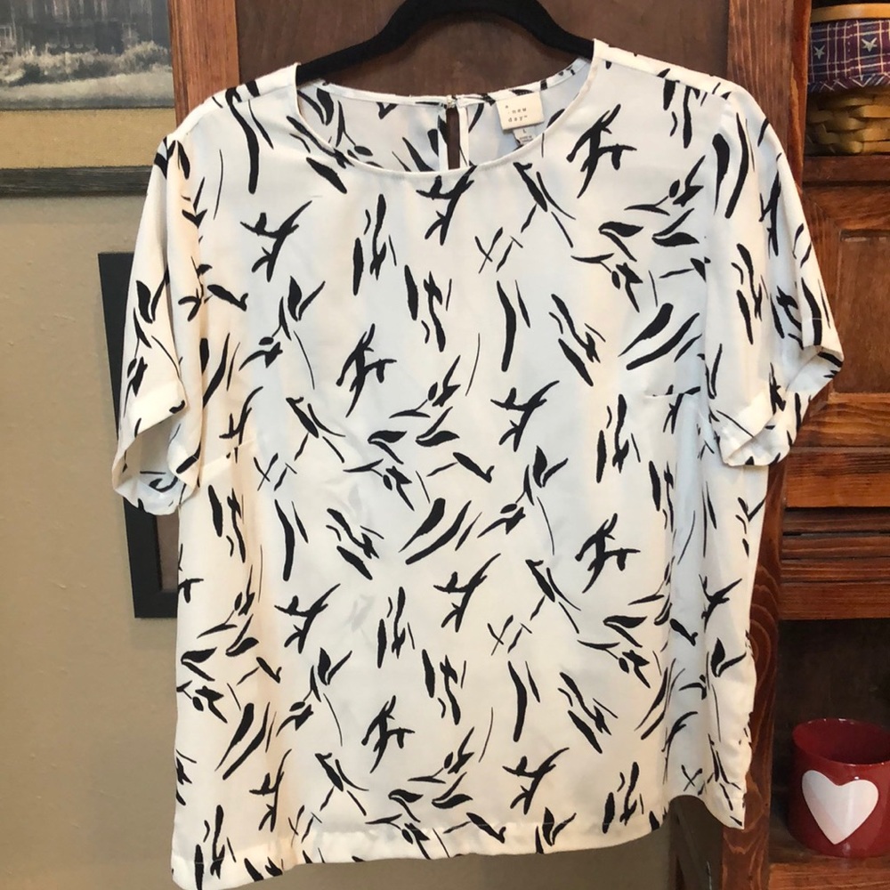 A New Day Blouse 🌸 Size Large